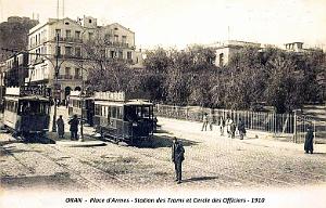 ORAN - PLACE D'ARMES - CERCLE DES OFFICIERS ET STATION TRAMS - 1910